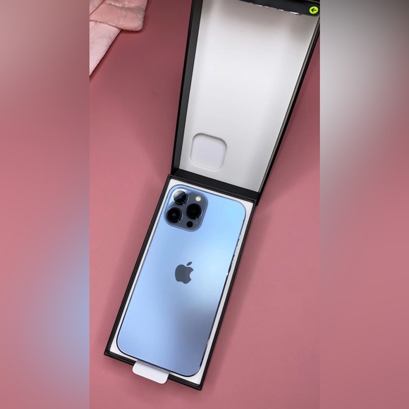 iPhone 13 Pro Max 256 GB- Blue Sierre Color (In Pristine Conditions:) - Picture 1 of 2